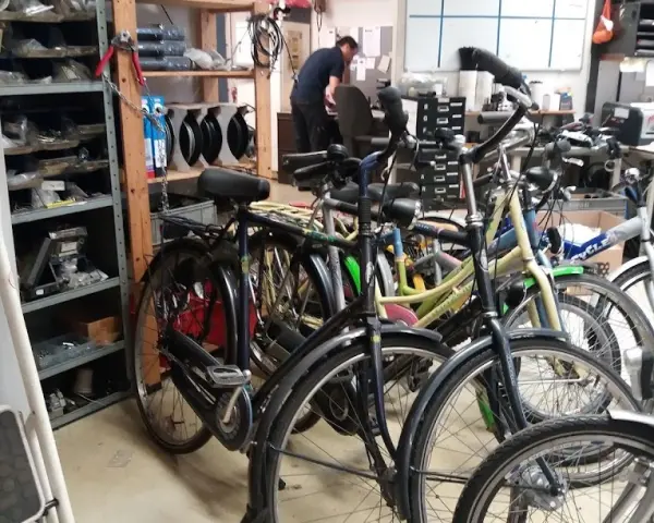Fietsenwerkplaats Het Dorp - Siza